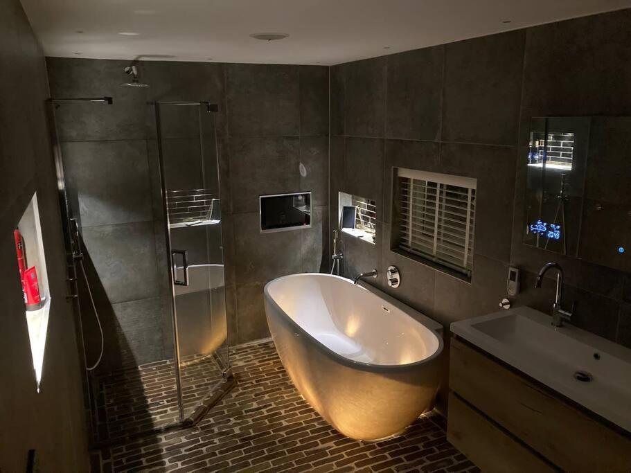 Voorsterstaete Former Barn, Including Jacuzzi Voorst Gem Voorst Εξωτερικό φωτογραφία